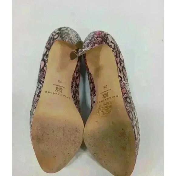 Brian Atwood Women's Multicolor Snakeskin Print Stiletto Pumps Size 7.5 - Picture 5 of 6